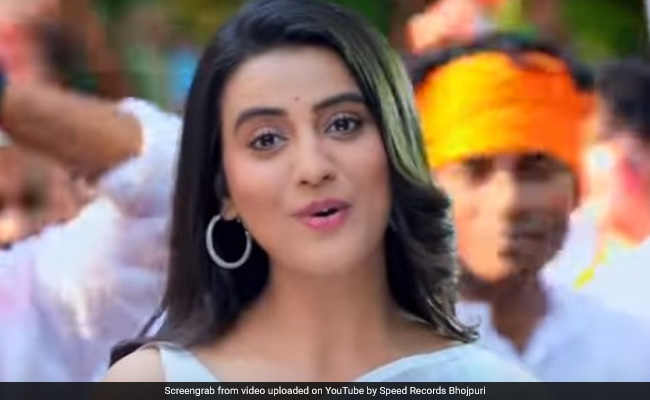 Bhojpuri Song :अक्षरा सिंह के होली सॉन्ग की यूट्यूब पर मची धूम, बार-बार देखा जा रहा Video