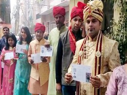 Delhi Election 2020: शादी से पहले वोट डालने पहुंचा दूल्हा, साथ में आए बाराती, देखिए वीडियो Delhi Election 2020: शादी से पहले वोट डालने पहुंचा दूल्हा, साथ में आए बाराती, देखिए वीडियो
