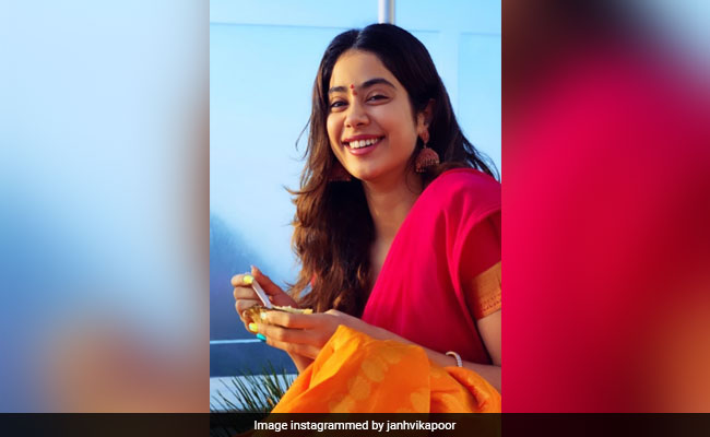 Janhvi Kapoor Looks Too Cute In This Pic. Seen Yet?