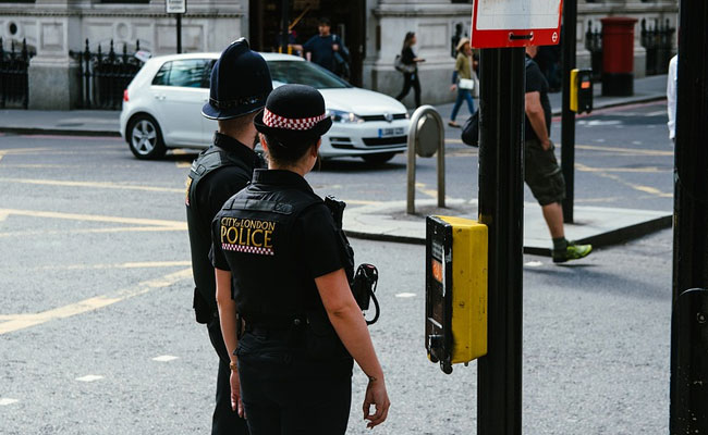 Woman Stabs 4 Men In London Tourist Hotspot, Arrested