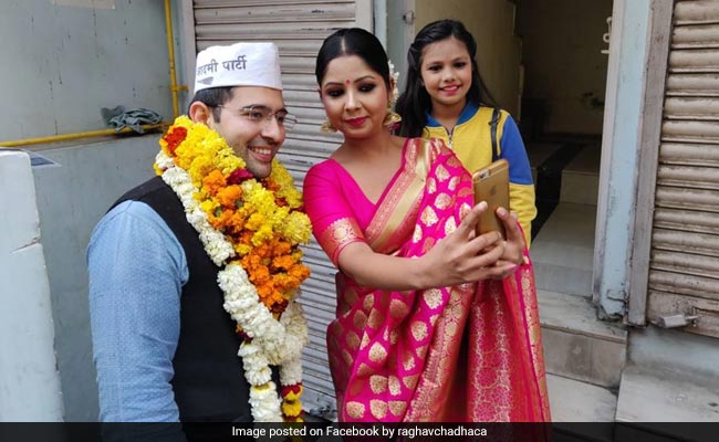 वोट मांग रहे AAP नेता राघव चड्ढा को लड़की ने किया शादी के लिए प्रपोज, बोले- 'शादी के लिए समय...'