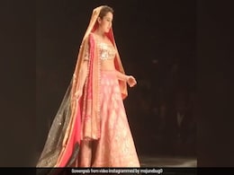 शादी के जोड़े में मां अमृता सिंह की कार्बन कॉपी लग रही हैं सारा अली खान, शेयर की ये Photo शादी के जोड़े में मां अमृता सिंह की कार्बन कॉपी लग रही हैं सारा अली खान, शेयर की ये Photo