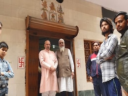दिल्ली हिंसा : हिंदू परिवारों ने मुस्लिम की दुकानें जलने से बचाई, पता न चल सके इसलिए उतार दिए थे बोर्ड दिल्ली हिंसा : हिंदू परिवारों ने मुस्लिम की दुकानें जलने से बचाई, पता न चल सके इसलिए उतार दिए थे बोर्ड