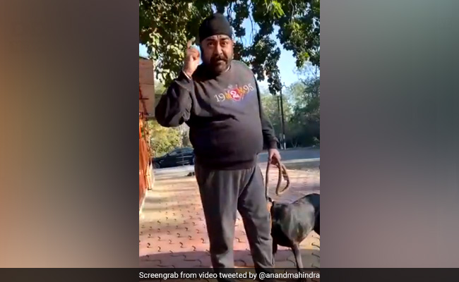 सरदार जी ने गजब अंदाज में की शायरी, आनंद महिंद्रा भी देखकर हुए हैरान, बोले- 'आ जाएगी मुस्कान...' देखें Video