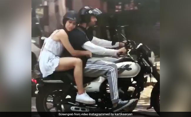 '<i>Challan Katega</i>': Sara Ali Khan And Kartik Aaryan's Goofy Bike Ride Prompts ROFL Comment Exchange
