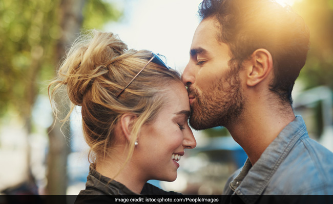 Happy Kiss Day 2020: Express Your Love For Your Beloved