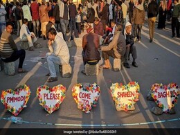 शाहीन बाग के प्रदर्शनकारियों ने PM मोदी को भेजा न्योता, कहा- आज हमारे साथ मनाएं 'वेलेंटाइन डे' शाहीन बाग के प्रदर्शनकारियों ने PM मोदी को भेजा न्योता, कहा- आज हमारे साथ मनाएं 'वेलेंटाइन डे'