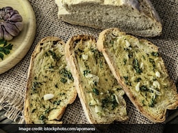 Viral Garlic Bread Hack: This Quick And Easy Recipe Is Too Good To Miss