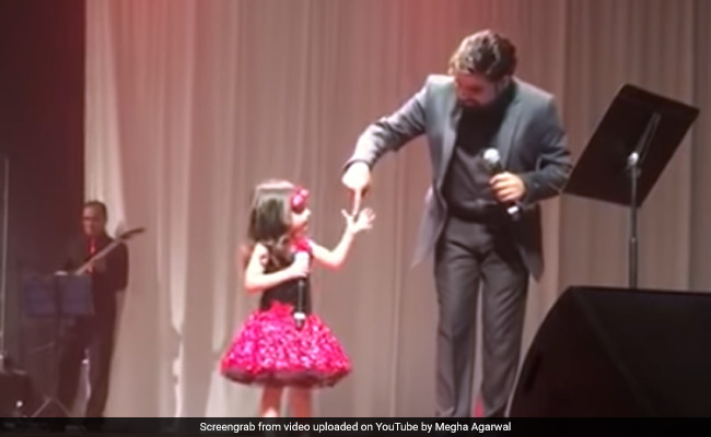 3-Year-Old Sings 'Chhoti Si Aasha' With Her Father, Wins Twitter Over