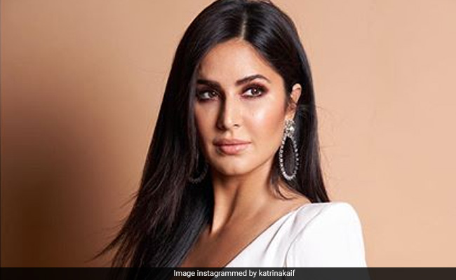 कैटरीना कैफ के इस गाउन की कीमत जानकर उड़ जाएंगे आपके होश, जानें ड्रेस की कीमत...