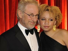 हॉलीवुड के मशहूर फिल्ममेकर स्टीवन स्पिलबर्ग की बेटी बनीं पोर्न स्टार, कही यह बात...