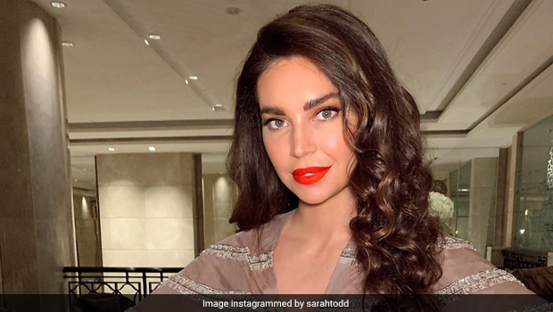 Watch Video: Celebrity Chef Sarah Todd Makes Armaan Jain's Wedding Cake