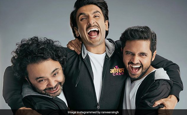 Ranveer Singh Wraps <I>Jayeshbhai Jordaar</I> Before Flying Off On Vacation With Deepika Padukone