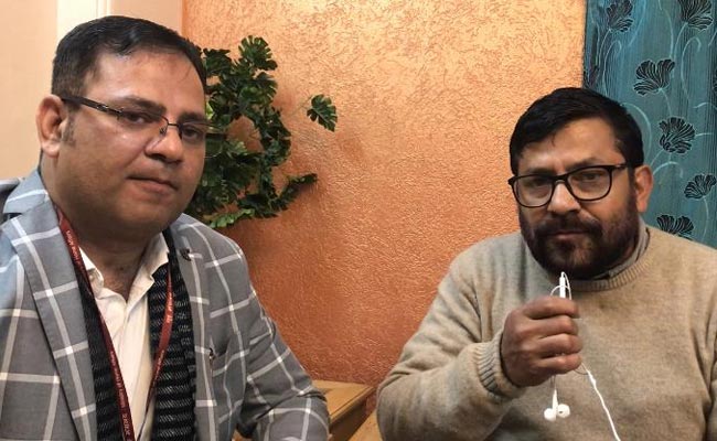 राष्‍ट्रीय अल्पसंख्यक आयोग के सदस्य आतिफ रशीद ने कहा, "यह समय राजनीति करने का नहीं"