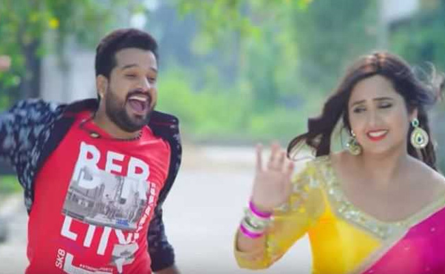 Bhojpuri Cinema: रितेश पांडे और काजल राघवानी का 'छम्मक छल्लो जरा धीरे चलो' पर धमाल, Video हुआ वायरल