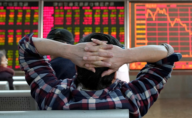 Europe, US Markets Slump On Virus Fears, Global Slowdown Threat Looms