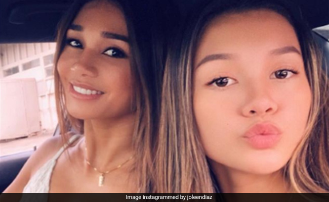 43 साल की ये मां है जबरदस्‍त खूबसूरत और फिट, लोग समझ लेते हैं 19 साल की बेटी की जुड़वां बहन