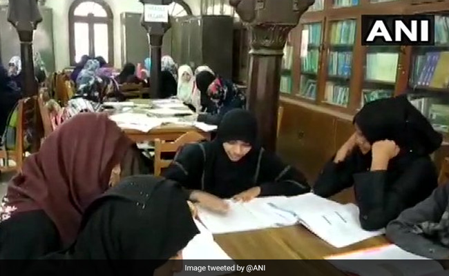 Women's College In Aurangabad Declared "Mobile Free Zone"