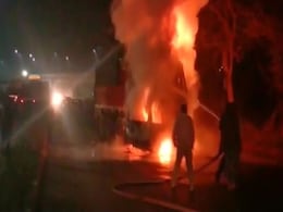 कार और ट्रक की भिड़ंत से 7 लोगों की जलकर मौत, इतनी बुरी तरह जले शव कि नहीं हो सकी महिला-पुरुष की पहचान कार और ट्रक की भिड़ंत से 7 लोगों की जलकर मौत, इतनी बुरी तरह जले शव कि नहीं हो सकी महिला-पुरुष की पहचान