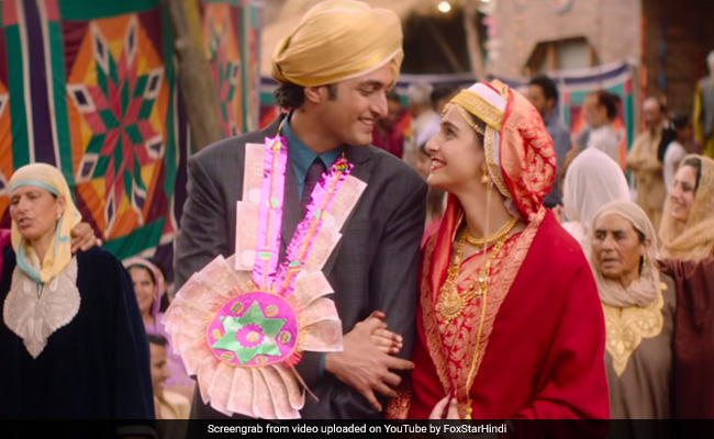 <I>Shikara</i> - Aamir Khan Gives A Shout-Out To Vidhu Vinod Chopra's Film: 'A Story That Needs To Be Told'