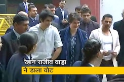 प्रियंका गांधी के बेटे रेहान राजीव वाड्रा ने पहली बार डाला वोट प्रियंका गांधी के बेटे रेहान राजीव वाड्रा ने पहली बार डाला वोट