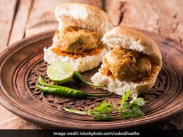 Breakfast Special Chicken Vada Pav: Make A Protein-Packed Breakfast Out Of This Street Snack