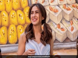 Sara Ali Khan का मिठाई देखकर हुआ बुरा हाल, शायराना अंदाज में बोलीं- छोले भठूरे तैयार रखो भाई...देखें Viral Video Sara Ali Khan का मिठाई देखकर हुआ बुरा हाल, शायराना अंदाज में बोलीं- छोले भठूरे तैयार रखो भाई...देखें Viral Video