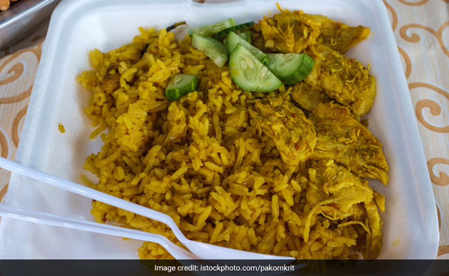 चिकन के नाम पर 'कौवा बिरयानी' बेच रहा था ठेलेवाला,  लॉलीपॉप बोलकर देते थे टांगें