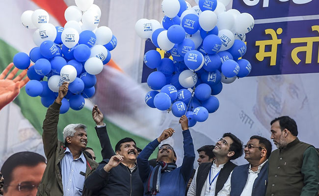 Party Workers Celebrate With <i>Laddoos</i>, Flowers, Balloons As AAP Sweeps Delhi Polls