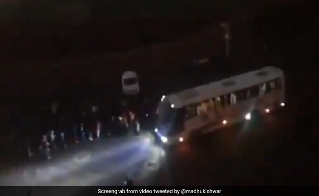 Coronavirus: चीन में पाकिस्तानी स्टूडेंट्स गिड़गिड़ा रहे पीएम इमरान से, बोले- 'शर्म करो पाक सरकार, भारत से सीखो...' देखें Video