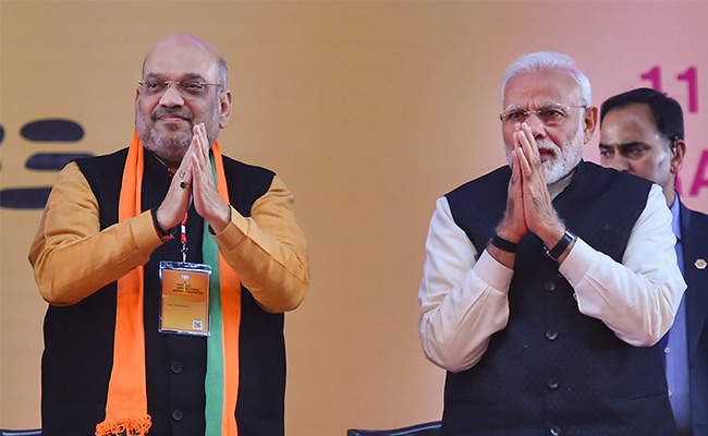 गुजरात के बड़े नेताओं के साथ पीएम मोदी की बैठक, आप ने पूछा- क्या डर से जल्द चुनाव की तैयारी