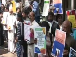 Protests In Bengaluru Over Sedition Case Against School For Anti-CAA Play Protests In Bengaluru Over Sedition Case Against School For Anti-CAA Play