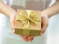 International Women's Day 2021: महिला दिवस पर अपनी मां, दोस्त और बहन को दें ये खास गिफ्ट्स, रिश्ते में बढ़ेगा प्यार