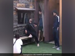 शहनाज के भाई ने लगाया सिद्धार्थ पर ना नहाने का आरोप, तो एक्टर बोले- बाथरूम में कैमरा लगवा दो...देखें Video शहनाज के भाई ने लगाया सिद्धार्थ पर ना नहाने का आरोप, तो एक्टर बोले- बाथरूम में कैमरा लगवा दो...देखें Video