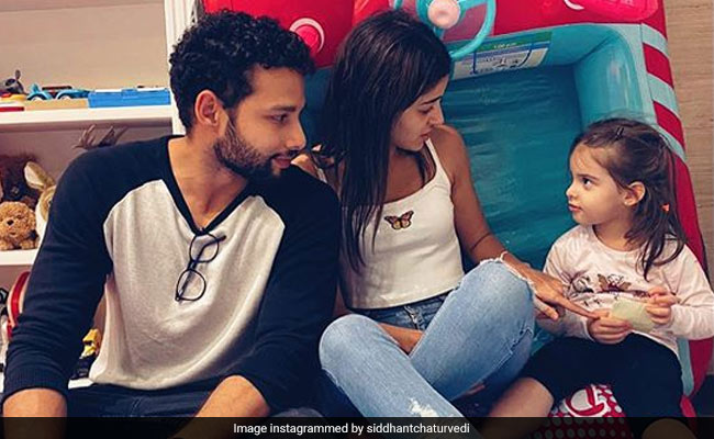 'Aunty' Ananya Panday With Karan Johar's Daughter Roohi. Pic Courtesy Siddhant Chaturvedi