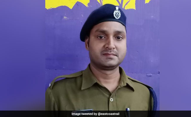 Woman Slips While Boarding Train In Bhubaneswar, Railway Cop Saves Her