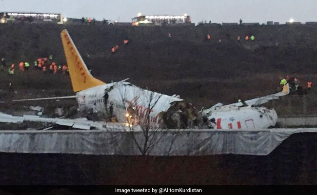 रनवे से फिसलकर प्लेन के हुए तीन टुकड़े और अचानक लग गई आग, अंदर चीख रहे थे 183 यात्री और फिर... देखें Video