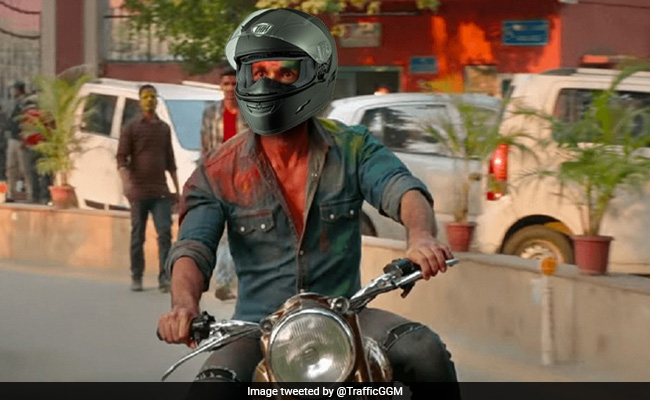 'कबीर सिंह' ने बिना हेलमेट के चलाई बाइक तो गुड़गांव पुलिस ने किया ये ट्वीट, बोले- 'कैसे बचाओगे प्रीति को...'