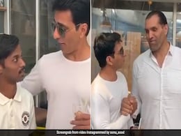 शख्स के पास खड़े होकर लंबाई का ज्ञान दे रहे थे सोनू सूद, तभी पड़ा ग्रेट खली से पाला, फिर हुआ ऐसा- देखें Video शख्स के पास खड़े होकर लंबाई का ज्ञान दे रहे थे सोनू सूद, तभी पड़ा ग्रेट खली से पाला, फिर हुआ ऐसा- देखें Video