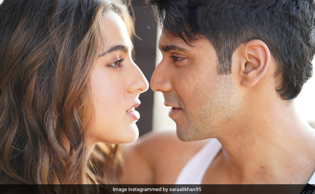 After <I>Coolie No 1</I> Wrap, Sara Ali Khan Will "Miss Irritating" Co-Star Varun Dhawan. His Response