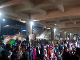 Women Gather Near Delhi's Jaffrabad Metro Station To Protest Against CAA, NRC Women Gather Near Delhi's Jaffrabad Metro Station To Protest Against CAA, NRC