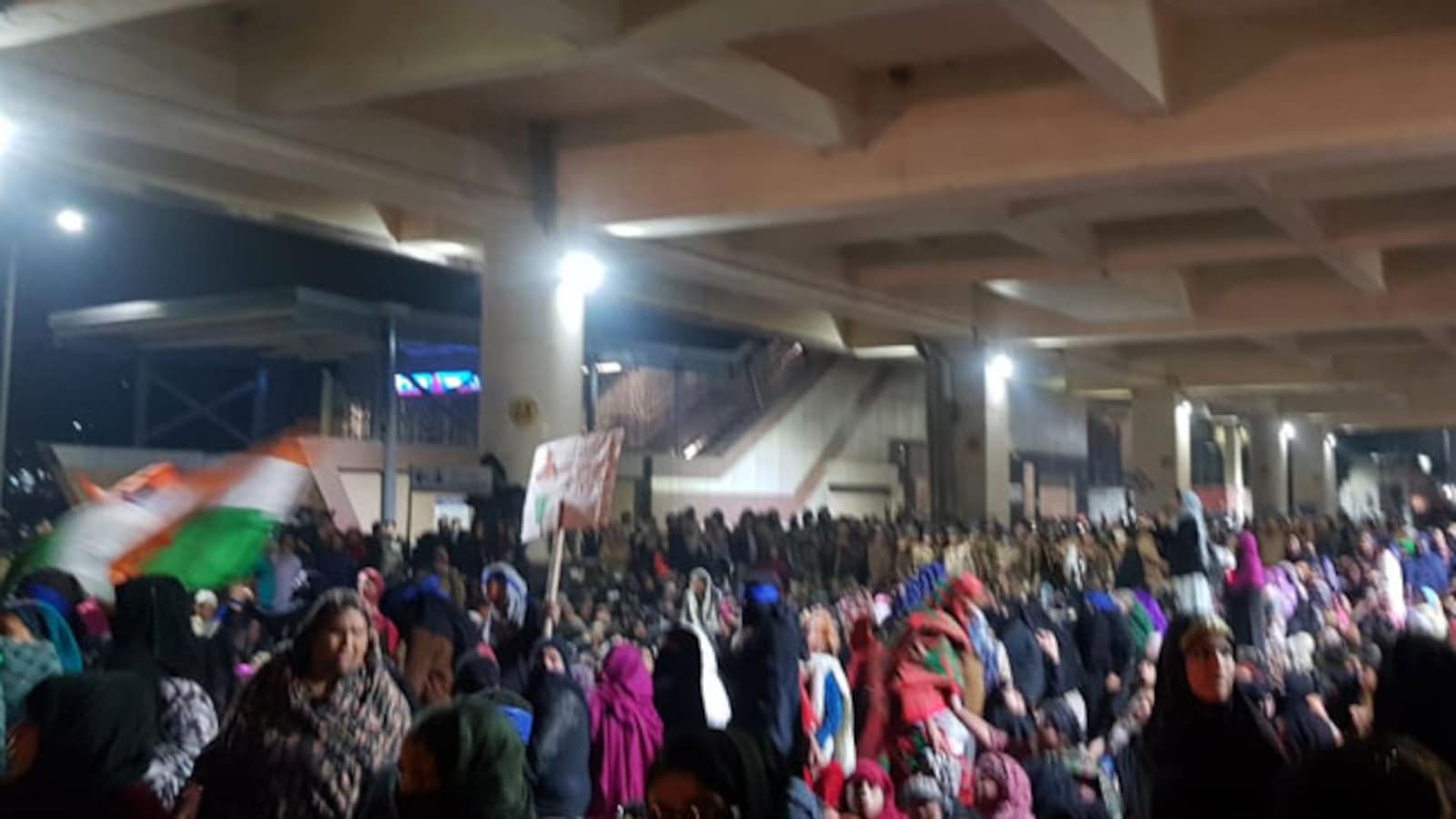 Citizenship Amendment Act: Women Gather Near Delhi's Jaffrabad Metro ...