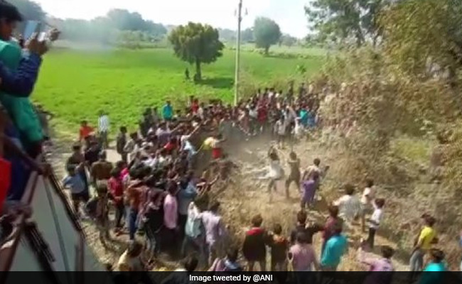 मध्‍यप्रदेश में गांव वालों ने बच्‍चा चोर समझकर 6 लोगों को पीटा, एक की मौत