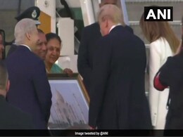 Yogi Adityanath Presents Large Portrait Of Taj Mahal To Donald Trump Yogi Adityanath Presents Large Portrait Of Taj Mahal To Donald Trump