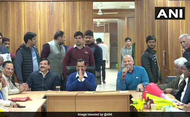 Arvind Kejriwal Directs AAP Leaders To Stay In Touch With Public