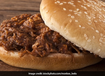 Watch: This Butter Chicken Burger Screams Indulgence; Tried It Yet? Watch: This Butter Chicken Burger Screams Indulgence; Tried It Yet?