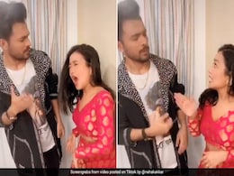 टोनी कक्कड़ ने खींचे नेहा कक्कड़ के बाल तो सिंगर ने गुस्से में लगाया जोरदार चांटा- देखें Video टोनी कक्कड़ ने खींचे नेहा कक्कड़ के बाल तो सिंगर ने गुस्से में लगाया जोरदार चांटा- देखें Video