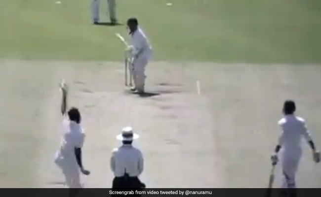 मैच के दौरान कमेंटेटर ने कहा- 'हर भारतीय को आनी चाहिए हिन्दी', मचा बवाल, लोग बोले- 'आप कौन होते हैं...' देखें Video