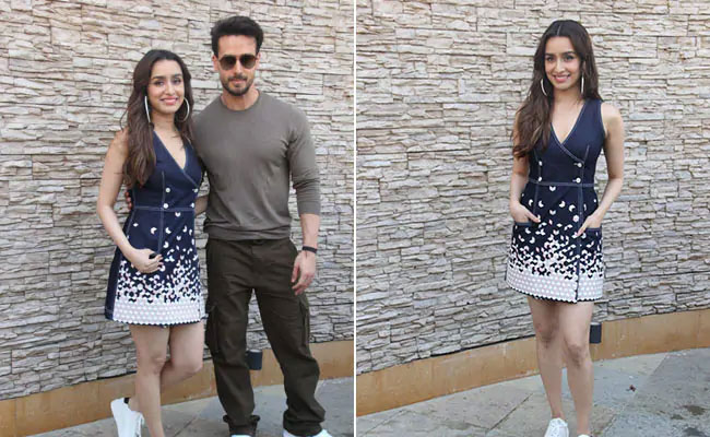 ब्लू मिनी ड्रेस और स्नीकर्स में नजर आईं श्रद्धा कपूर, देखें खूबसूरत Pics