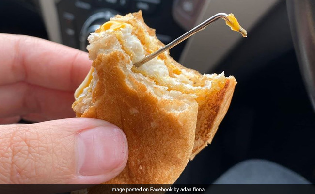 McDonald's का चिकन बर्गर खा रही थी महिला, जैसे ही लिया मुंह में तो अंदर से निकली ये नुकीली चीज...